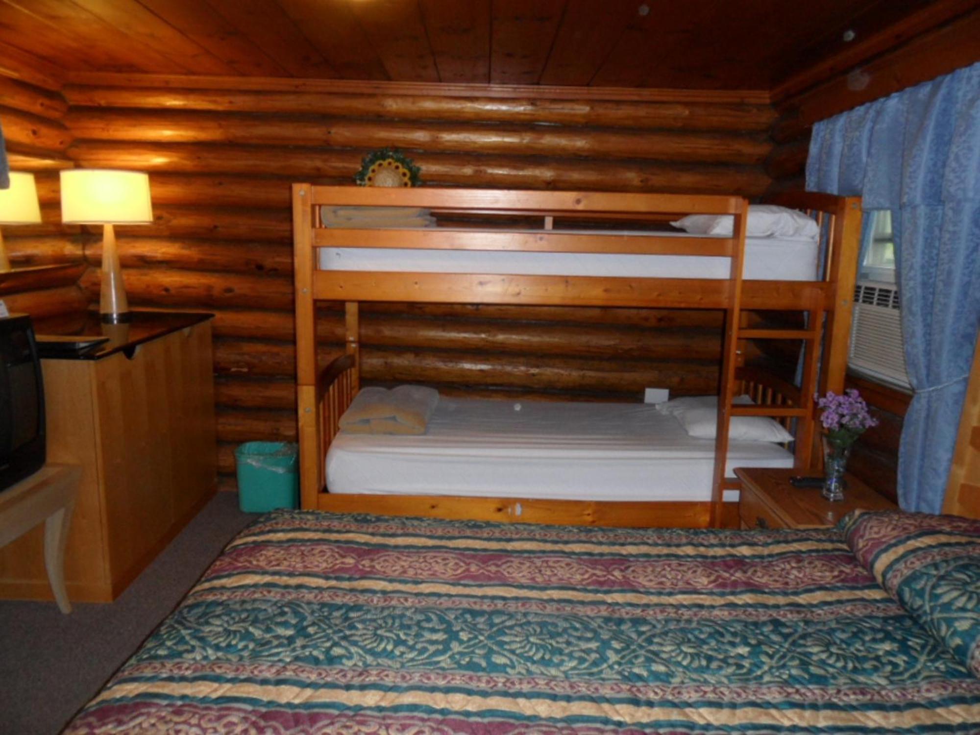 Seven Dwarfs Cabin - On The Brook Cabins เลคจอร์จ ห้อง รูปภาพ
