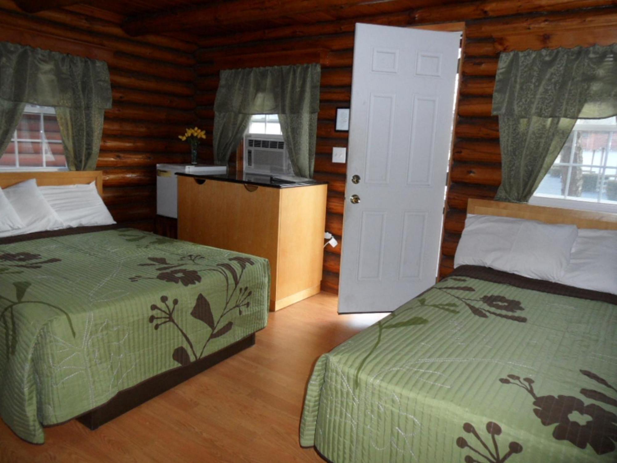 Seven Dwarfs Cabin - On The Brook Cabins เลคจอร์จ ห้อง รูปภาพ