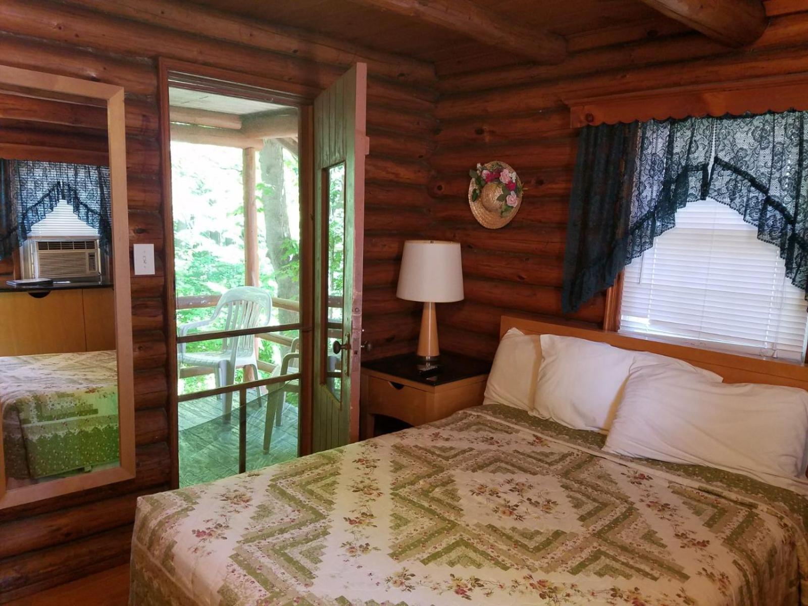 Seven Dwarfs Cabin - On The Brook Cabins เลคจอร์จ ภายนอก รูปภาพ