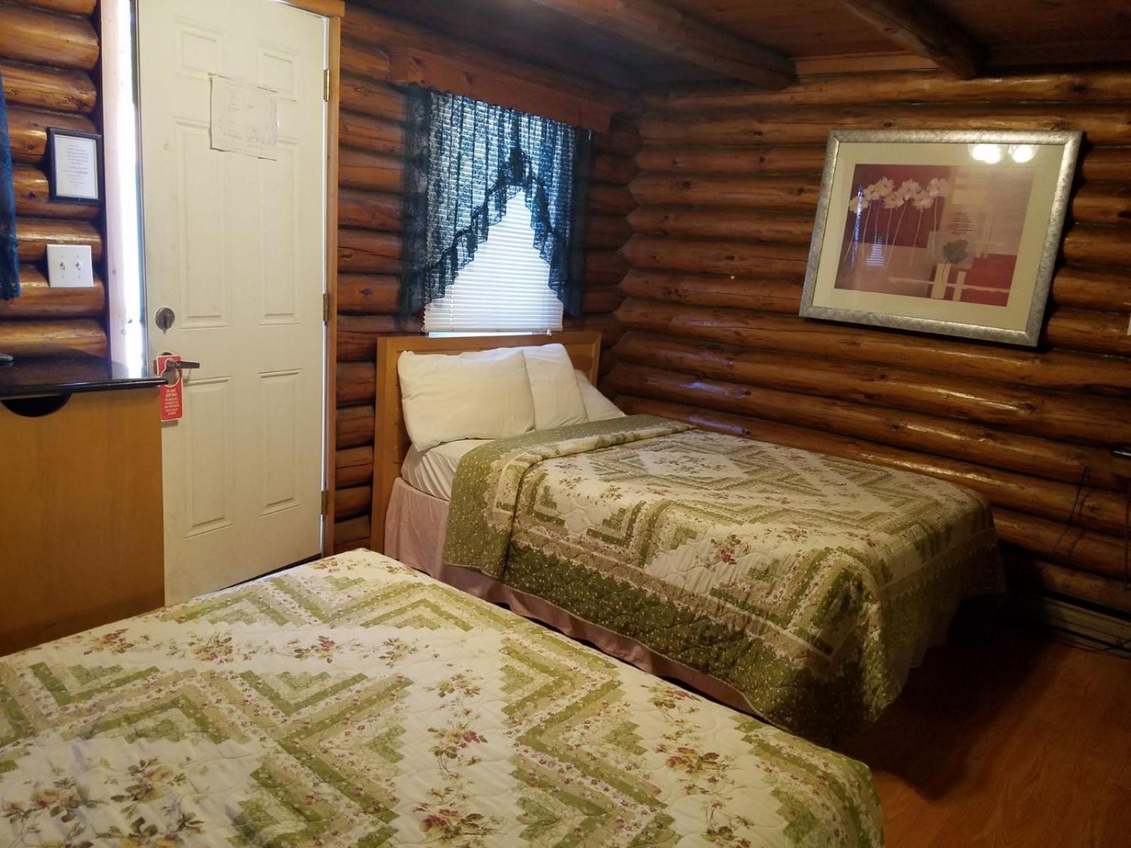 Seven Dwarfs Cabin - On The Brook Cabins เลคจอร์จ ภายนอก รูปภาพ